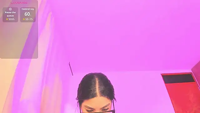 Kylie2211 online show from May 8, 4:38 am