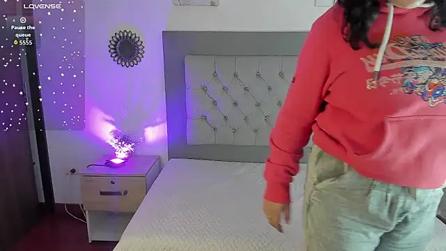 Kylie2211 online show from September 22, 6:58 pm