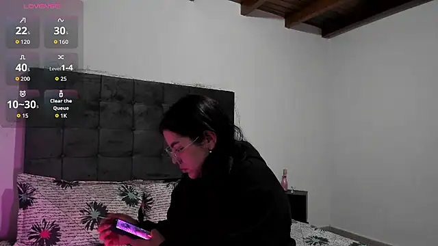 Kylie2211 online show from November 14, 10:13 pm