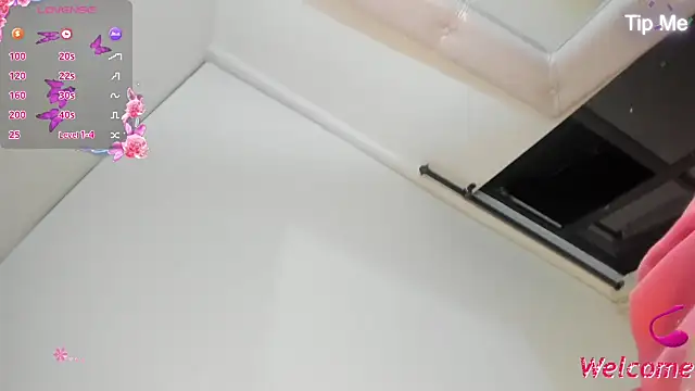 Kylie2211 online show from October 2, 2:59 am