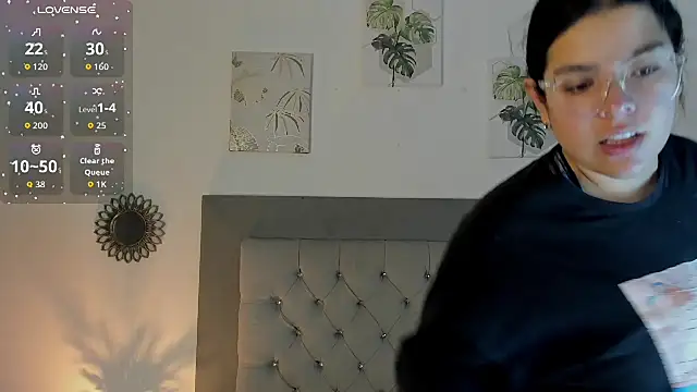 Kylie2211 online show from September 20, 2:05 am