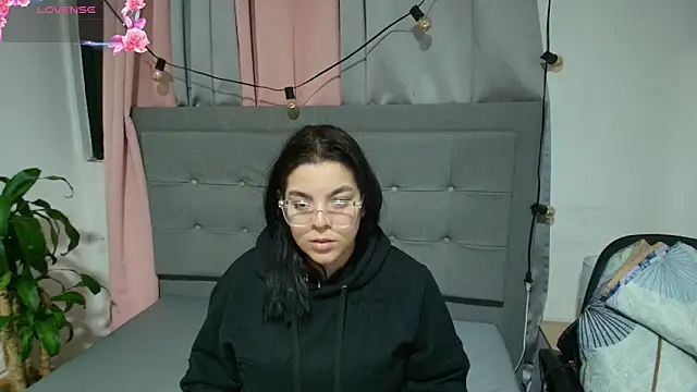 Kylie2211 online show from November 25, 2:23 am