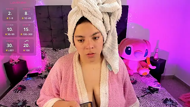 Kylie2211 online show from October 29, 1:59 am