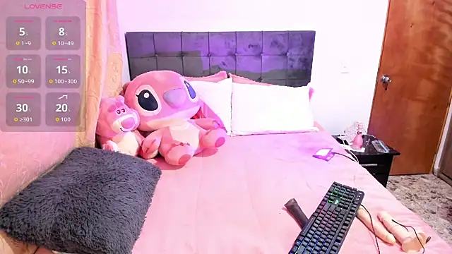 Kylie2211 online show from December 19, 3:54 am