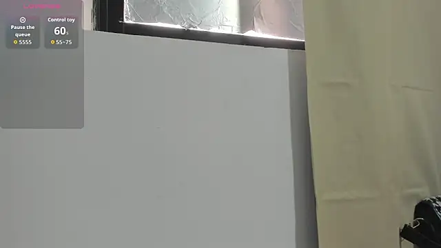 Kylie2211 online show from April 13, 8:13 pm