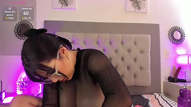 Kylie2211 online show from March 6, 5:11 pm