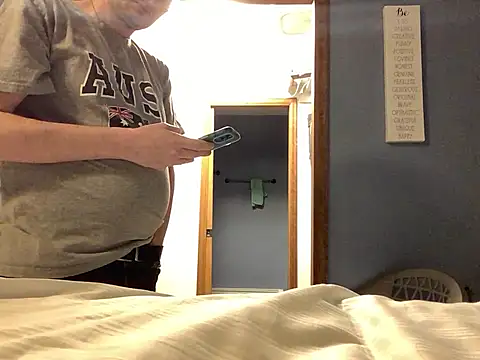 Snapshot of Hebrewhammers42 chatting on January 28, 1:08 am Hebrewhammers42 online show from January 28, 1:08 am