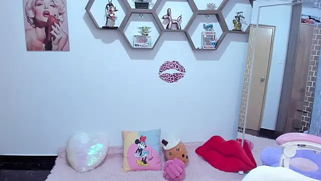 SharonSander online show from May 1, 9:09 pm