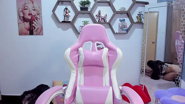 SharonSander online show from April 23, 9:38 pm
