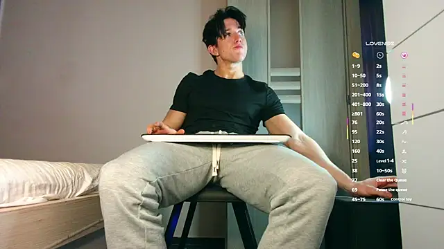 ChristianLevine  online show from December 20, 3:15 pm