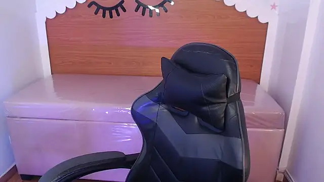 carlie mayer v online show from December 18, 4:17 am