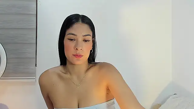 bella hadid1  online show from March 3, 8:32 am