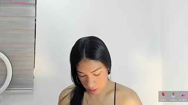 Snapshot of bella_hadid1_ chatting on October 2, 1:14 pm bella hadid1  online show from October 2, 1:14 pm