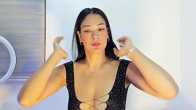 bella hadid1  online show from February 28, 5:40 am