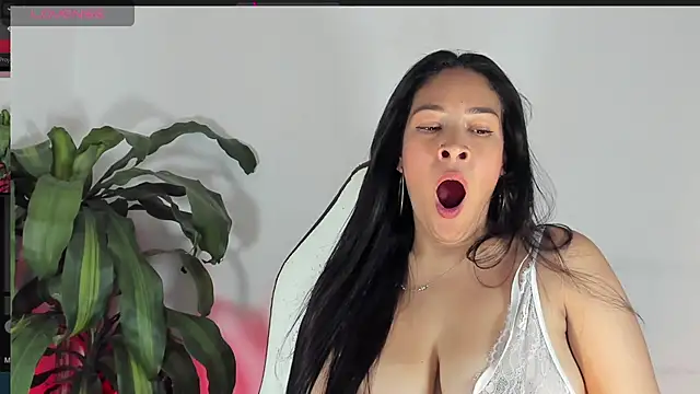 Snapshot of bella_hadid1_ chatting on March 8, 3:35 pm bella hadid1  online show from March 8, 3:35 pm