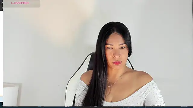 Snapshot of bella_hadid1_ chatting on March 2, 5:52 pm bella hadid1  online show from March 2, 5:52 pm