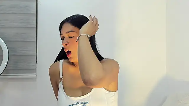 bella hadid1  online show from February 19, 3:58 am