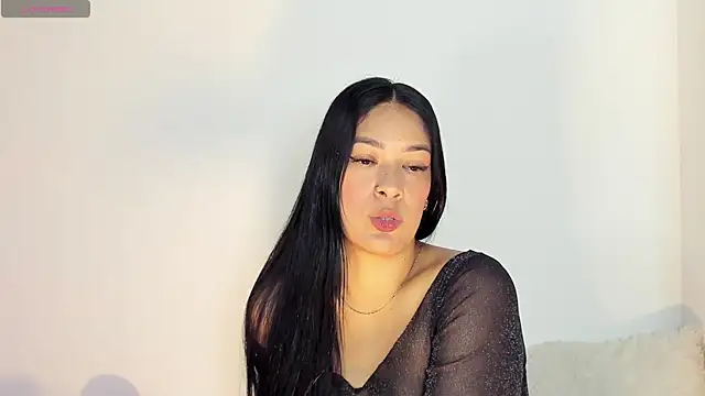 Snapshot of bella_hadid1_ chatting on June 21, 6:30 am bella hadid1 online show from June 21, 6:30 am