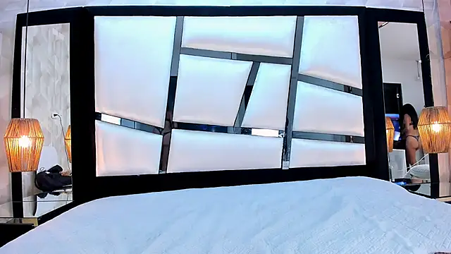 LiaObrien online show from February 19, 9:23 pm