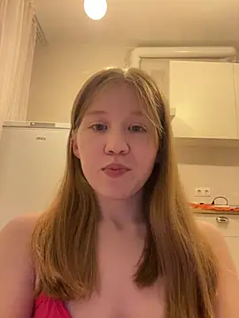 Snapshot of Eva_Weyne chatting on April 27, 8:29 pm Eva Weyne online show from April 27, 8:29 pm