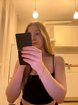 Eva Weyne online show from November 16, 7:18 pm