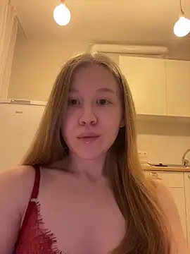 Eva Weyne online show from February 16, 9:45 pm