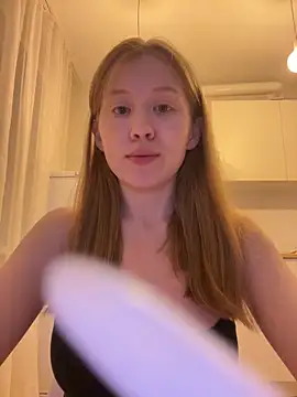 Snapshot of Eva_Weyne chatting on June 10, 8:43 pm Eva Weyne online show from June 10, 8:43 pm