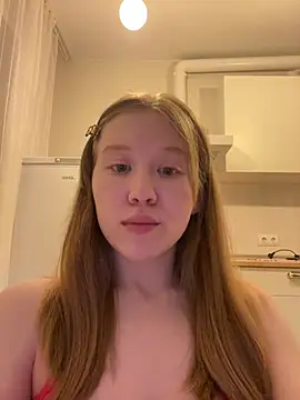 Snapshot of Eva_Weyne chatting on April 24, 8:11 pm Eva Weyne online show from April 24, 8:11 pm
