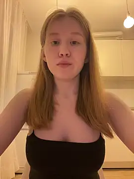 Snapshot of Eva_Weyne chatting on May 6, 9:19 pm Eva Weyne online show from May 6, 9:19 pm