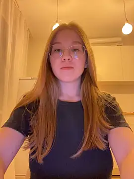 Eva Weyne online show from November 4, 8:01 pm