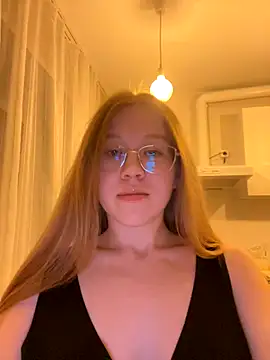 Eva Weyne online show from November 3, 8:23 pm