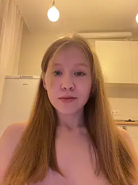 Snapshot of Eva_Weyne chatting on June 18, 8:47 pm Eva Weyne online show from June 18, 8:47 pm