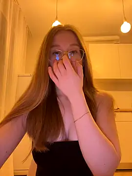 Eva Weyne online show from November 13, 7:40 pm