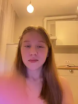 Snapshot of Eva_Weyne chatting on April 28, 9:19 pm Eva Weyne online show from April 28, 9:19 pm