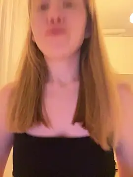 Snapshot of Eva_Weyne chatting on May 26, 8:51 pm Eva Weyne online show from May 26, 8:51 pm