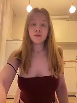 Snapshot of Eva_Weyne chatting on May 23, 8:19 pm Eva Weyne online show from May 23, 8:19 pm