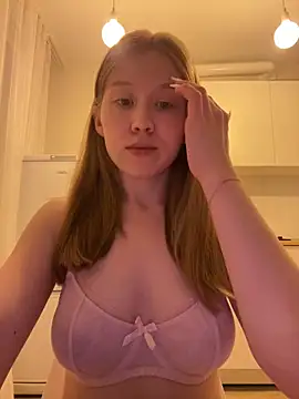Snapshot of Eva_Weyne chatting on May 31, 9:37 pm Eva Weyne online show from May 31, 9:37 pm