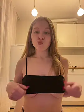 Eva Weyne online show from February 23, 8:20 pm