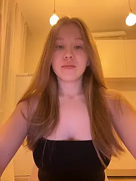 Eva Weyne online show from December 4, 8:30 pm