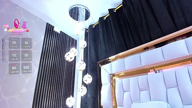 SarayRoyse online show from March 8, 7:50 pm