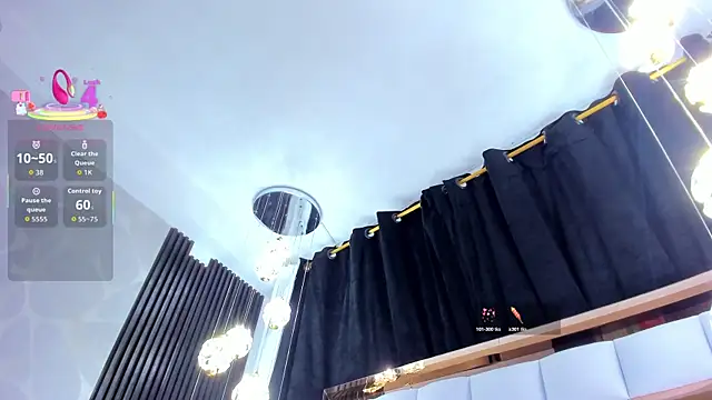 SarayRoyse online show from October 29, 7:35 pm