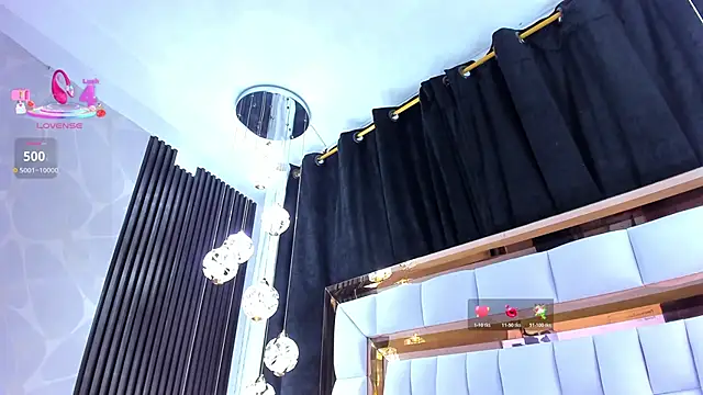 SarayRoyse online show from March 28, 7:37 pm