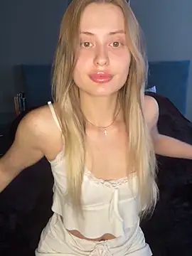 Snapshot of Sweet__Milly chatting on December 17, 10:23 am Sweet Milly online show from December 17, 10:23 am