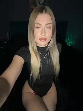 Snapshot of Sweet__Milly chatting on December 16, 2:38 pm Sweet Milly online show from December 16, 2:38 pm