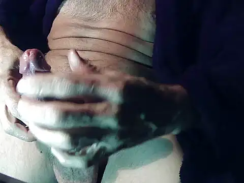 Snapshot of AllllYoursGirls chatting on October 16, 6:54 am AllllYoursGirls online show from October 16, 6:54 am