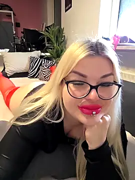 MariellaSun  online show from May 21, 9:39 am