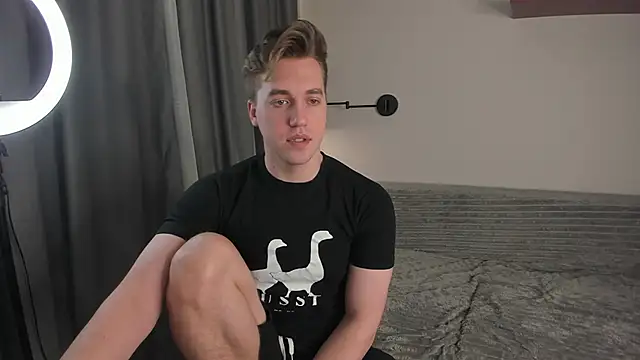 Snapshot of AustinButler chatting on December 1, 8:03 pm AustinButler online show from December 1, 8:03 pm