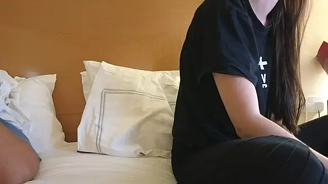 Mr-and-Mrs-Smith online show from October 12, 2:40 pm