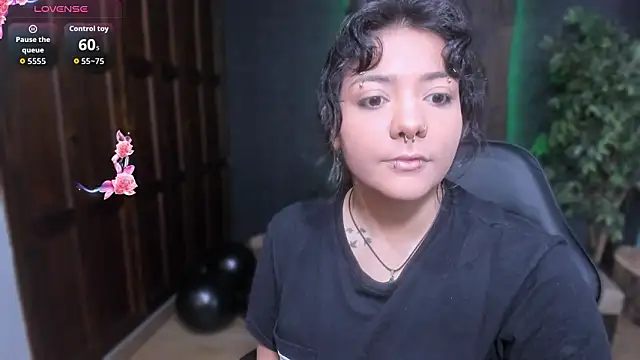 Snapshot of Evelynn chatting on February 7, 11:29 am Evelynn online show from February 7, 11:29 am