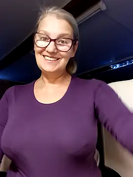 Snapshot of irinamaux chatting on October 7, 7:42 am irinamaux online show from October 7, 7:42 am